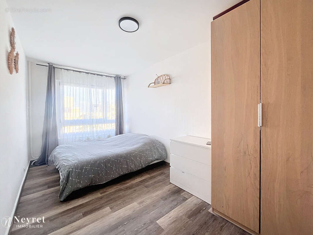 Oullins - appartement t4 avec balcon,cave et parking. - photo 3
