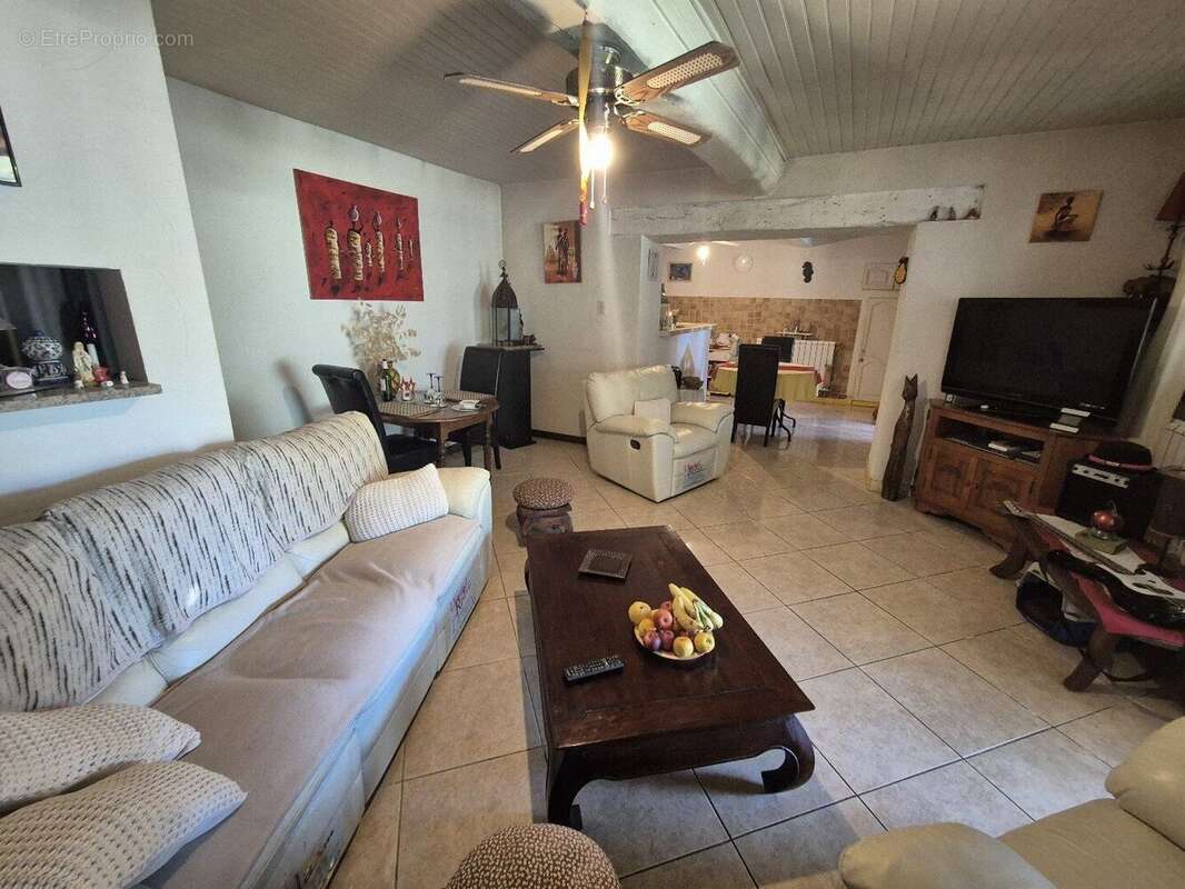 Maison T5 de 134 m² avec dependances et jardin de 739 m² - photo 13