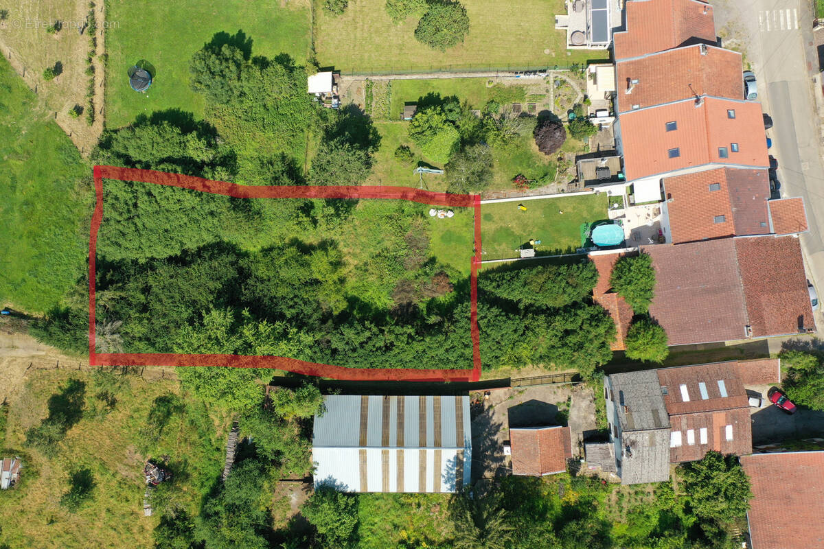 Terrain à VELAINE-SOUS-AMANCE