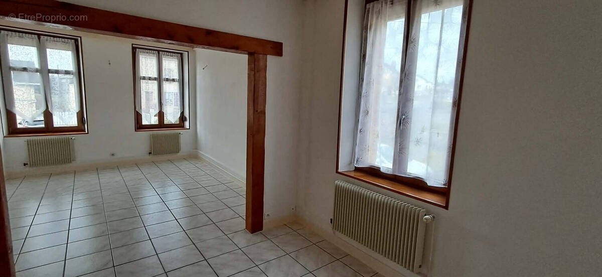 Maison à VIVIER-AU-COURT