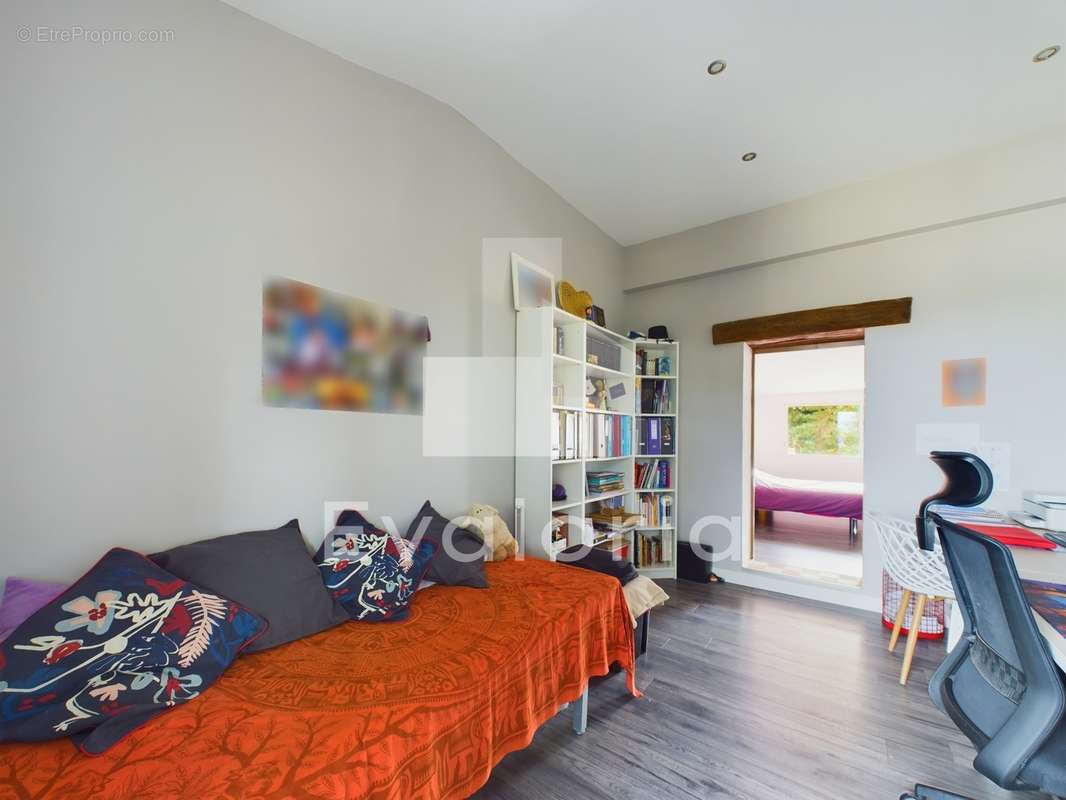 Maison 5 pièces de 130 m² sur un terrain de 800 m² avec piscine  - photo 13