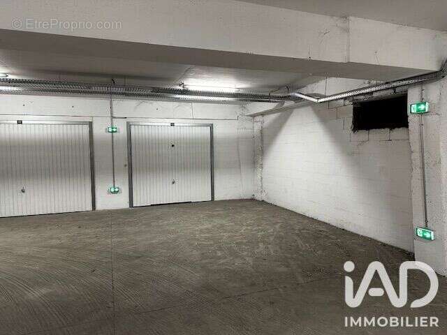 Parking 42 m² à Choisy-Le-Roi  - photo 6