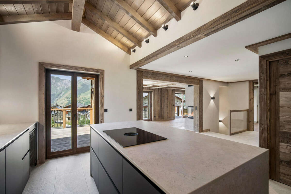 73440 SAINT-MARTIN-DE-BELLEVILLE Chalet Alpin a vendre. SH 234m². 5 chambres - photo 3