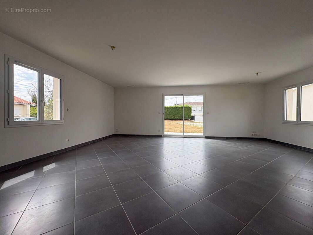 Maison Pompignac 4 pièce(s) 100 m2 / 792 m² de terrain - photo 8