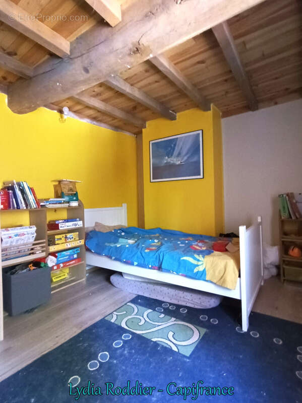 Maison 177 m2 - 6 pièces - 3 Chambres avec vue exceptionnelle à Saint Victor Montvianeix (63550) - photo 16