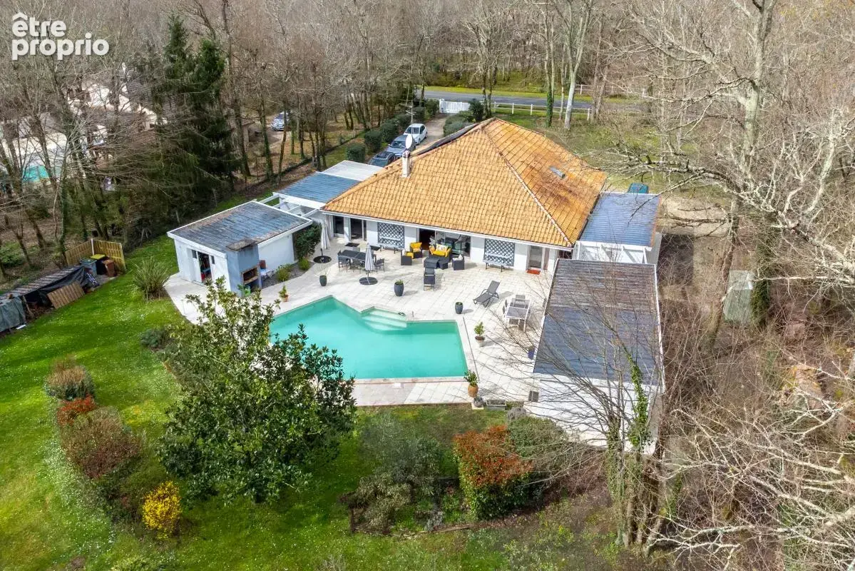 Maison à BEYCHAC-ET-CAILLAU