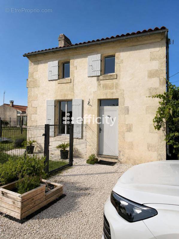 Maison à SAINT-PORCHAIRE