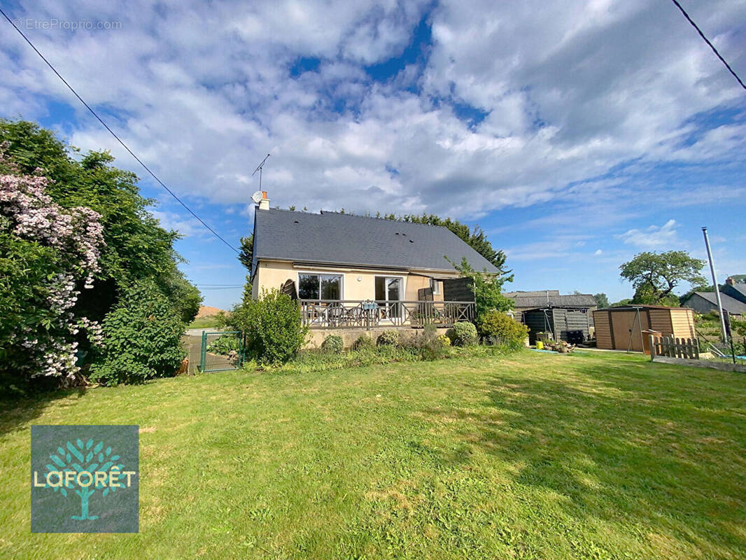 Maison à LA SELLE-EN-LUITRE