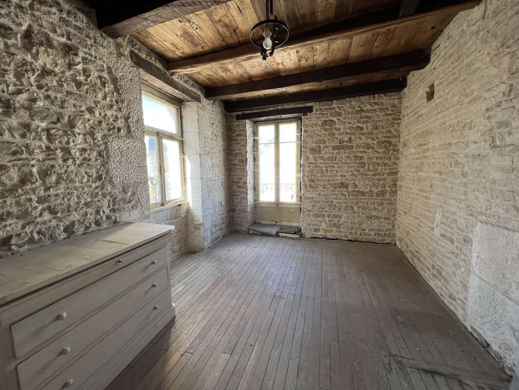 Maison à LES RICEYS