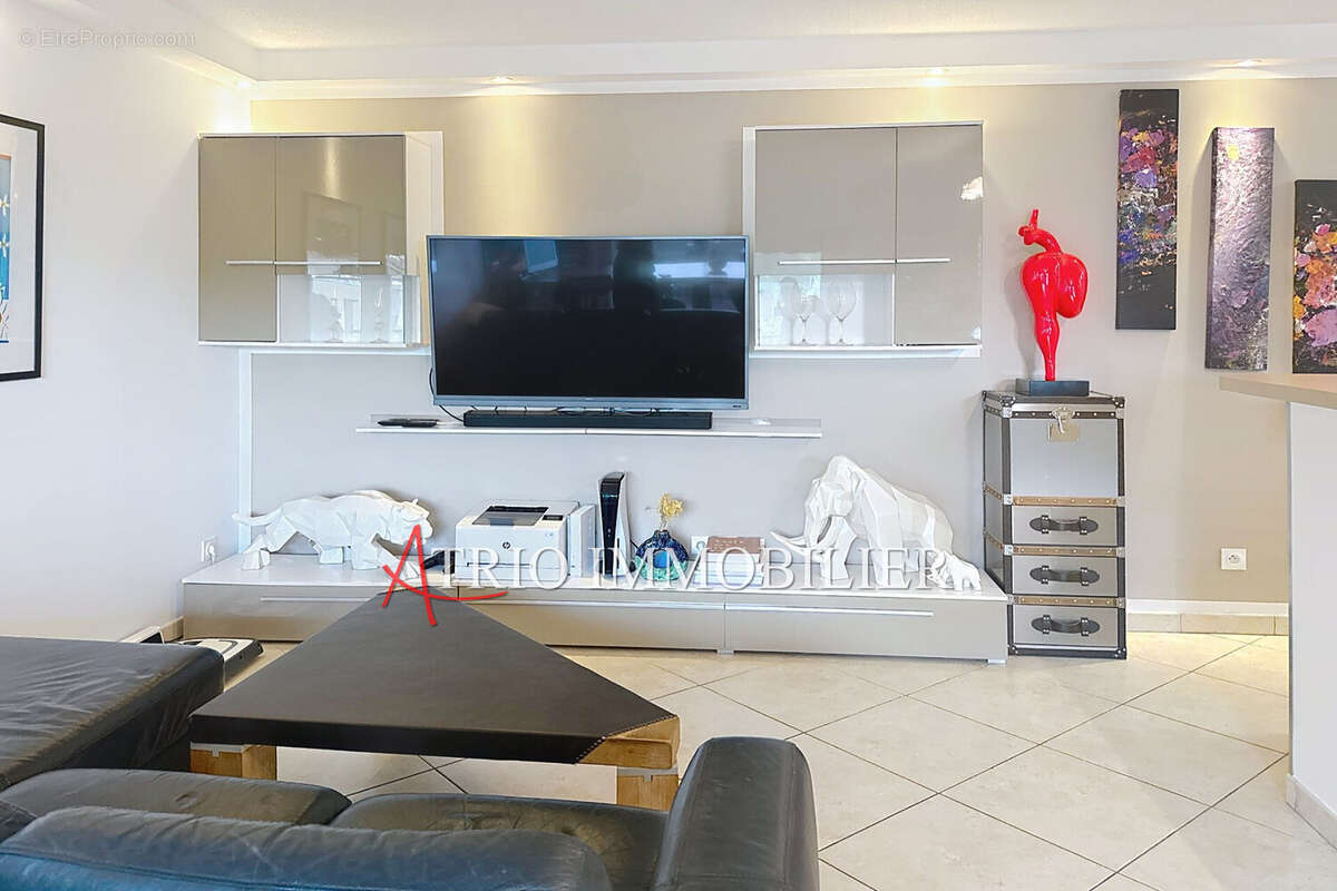 Appartement à SAINT-LAURENT-DU-VAR