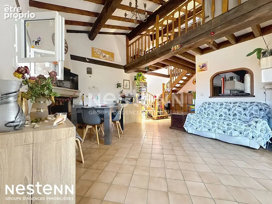 Opportunité rare dans le joli village de Névian!  Haut de maison en duplex avec TERRASSE ET COUR privée - photo 7