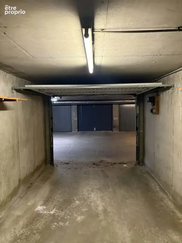 Garage sécurisé de 14,84 m2 avec lumière et prise électrique grenoble   7 rue paul claudel - photo 4