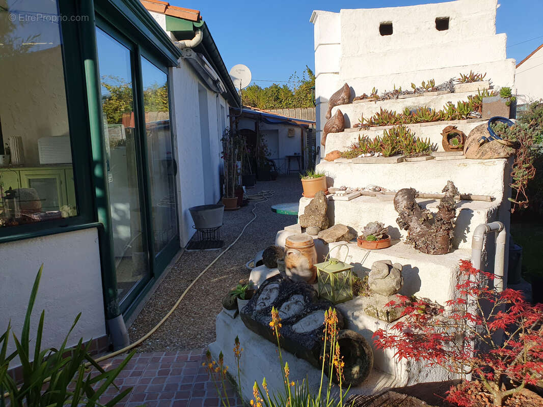 Maison à SAINT-GEORGES-DES-COTEAUX