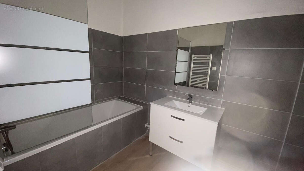 A vendre maison rénovée 96 m2 avec 3 chambres à Lézignan-Corbières - photo 5