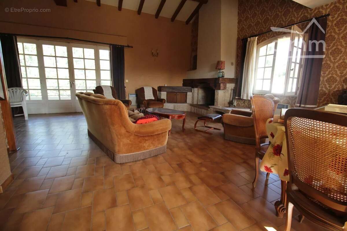 A vendre une villa de 216m² avec annexes et grand garage sur une parcelle de 9755m² - photo 20