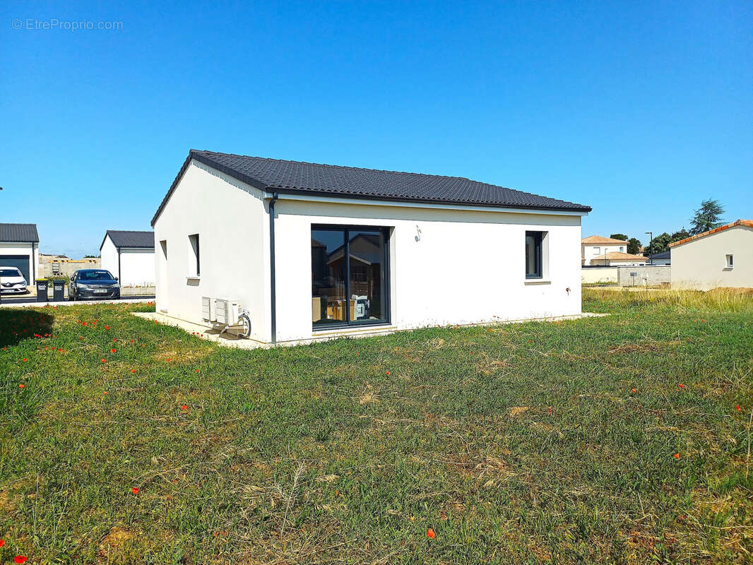 Maison à NEUVILLE-DE-POITOU