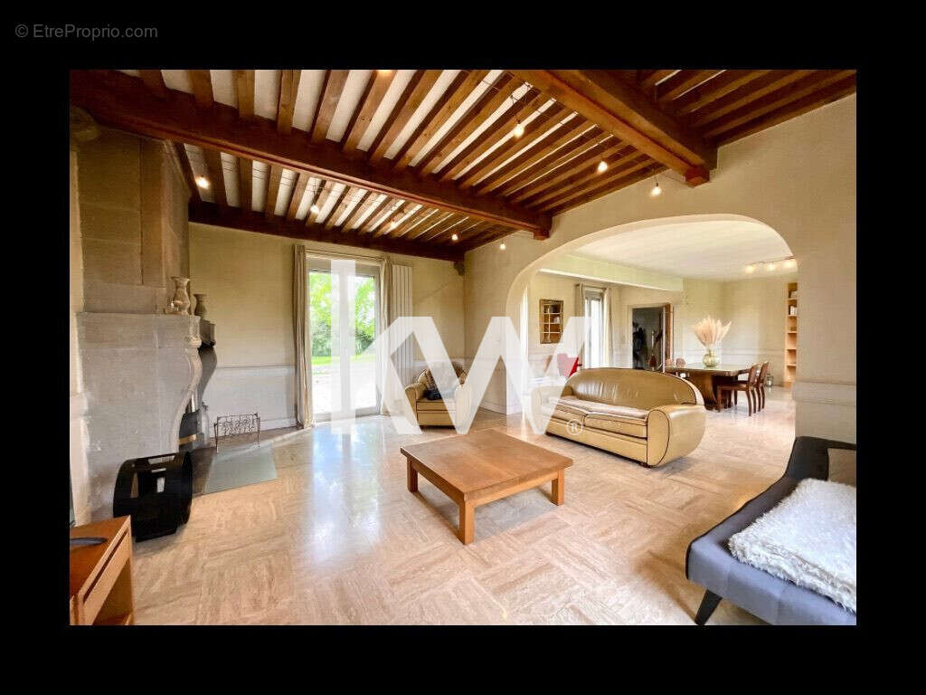 Maison à VEAUCHETTE