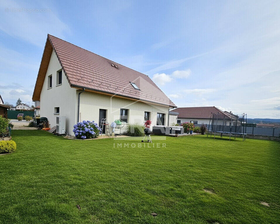 Maison à LEVIER