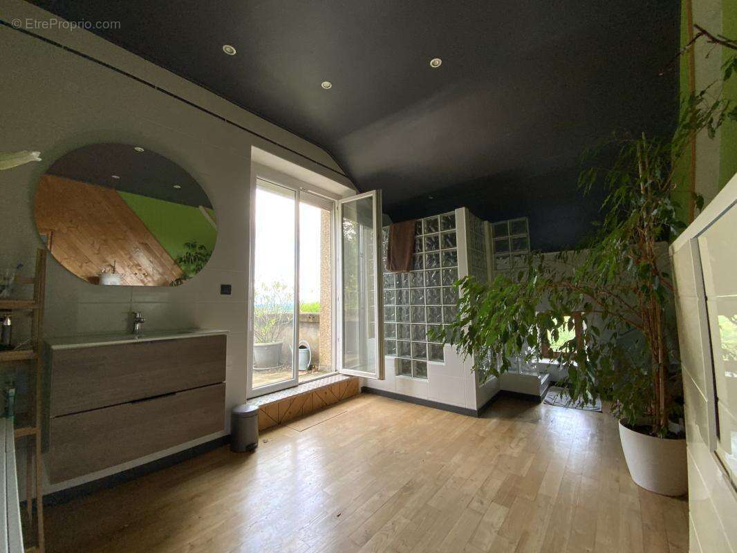 Maison à BERSAC-SUR-RIVALIER