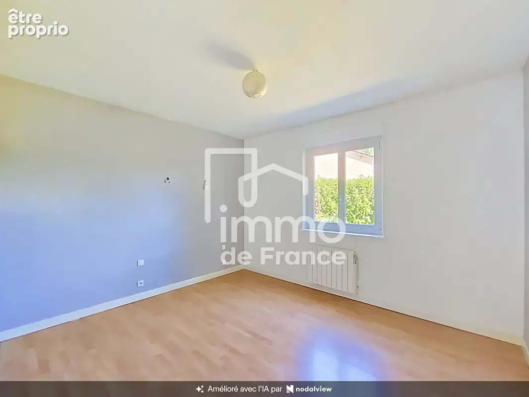 Maison de plain-pied 85 m² , 3 chambres , Terrain de 572 m²  à Saint-Maurice-de-Gourdans - photo 4