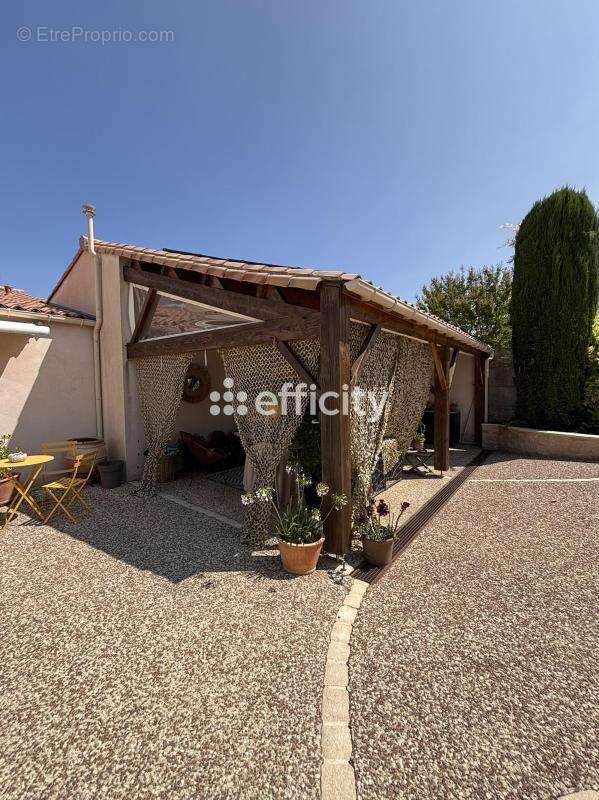 Maison 243 m² à Fontenay-Le-Comte  - photo 3