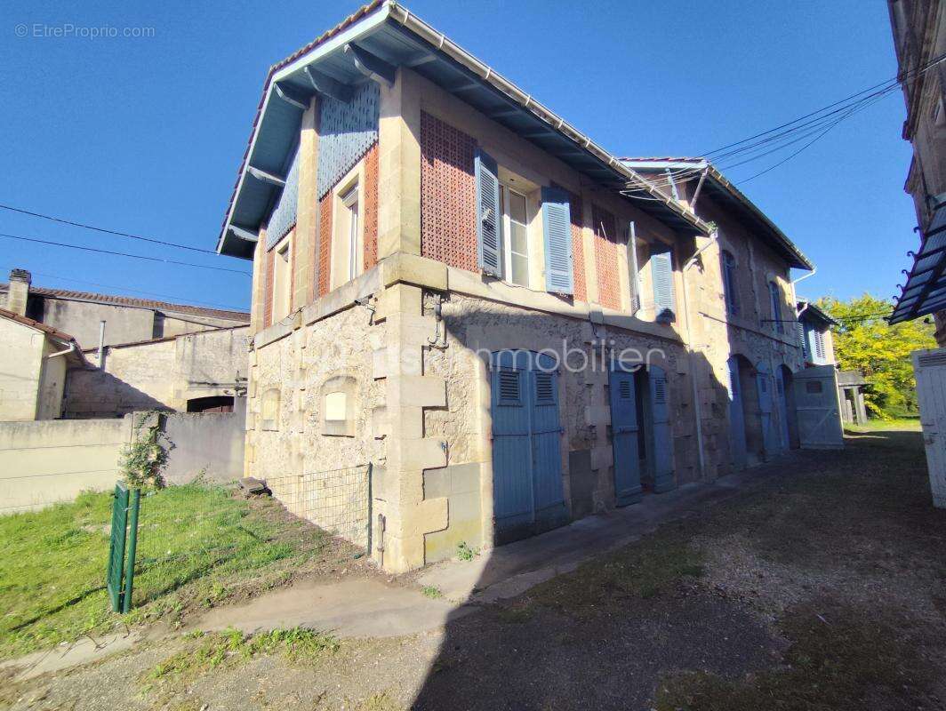 Maison à SAINT-CHRISTOLY-DE-BLAYE