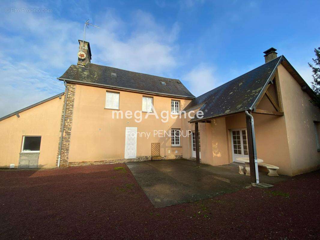 Maison à SAINT-HILAIRE-DU-HARCOUET