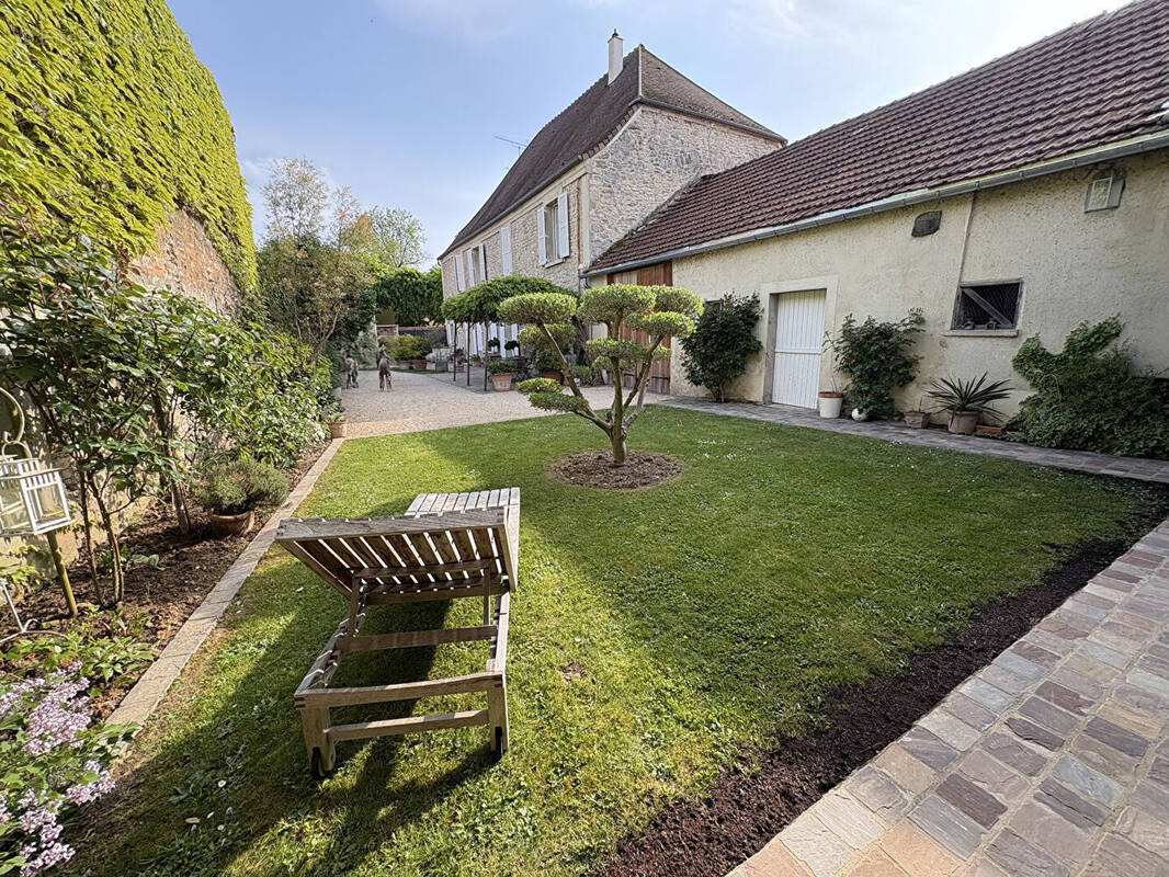 Maison à SAINT-NOM-LA-BRETECHE