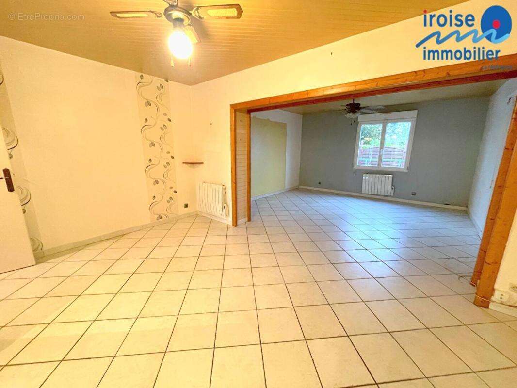 Maison à LE RELECQ-KERHUON