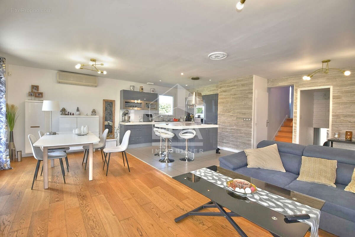 Maison à CHAZAY-D&#039;AZERGUES