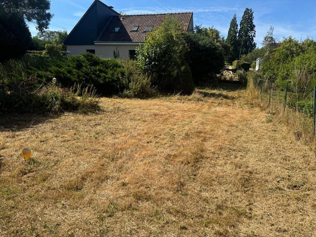Terrain à CROISY-SUR-ANDELLE