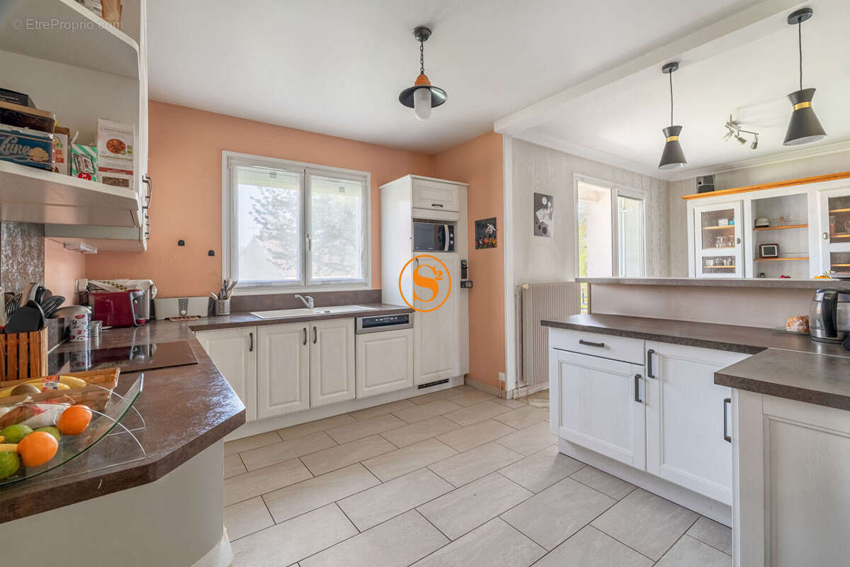 Maison à LA CHAPELLE-EN-SERVAL