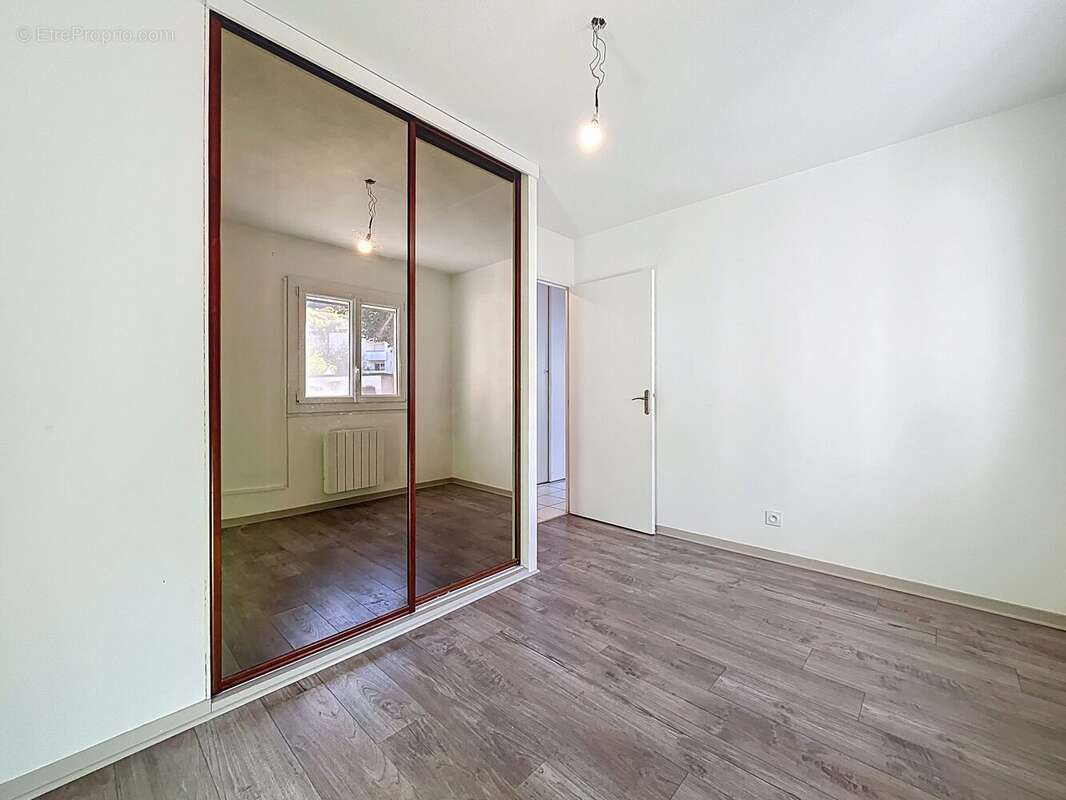 chambre - Appartement à FONTAINE