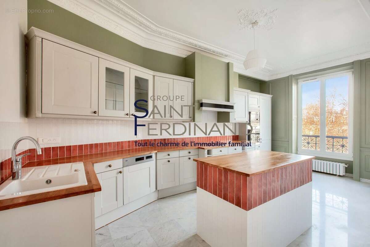 Appartement à PARIS-10E