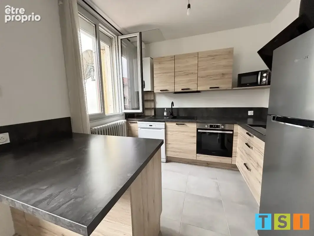 À vendre  Magnifique T3 rénové et meublé au cur du centre historique - photo 6