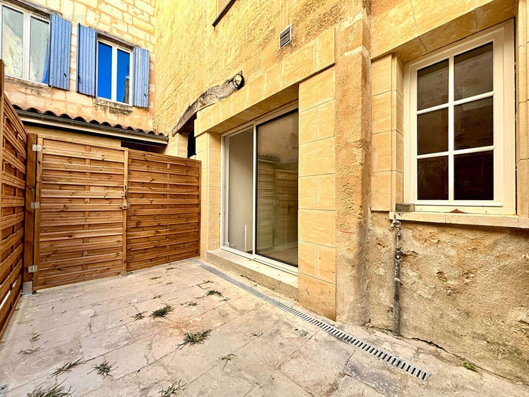 T2 au calme dans immeuble en pierre - Saint-Michel - photo 2