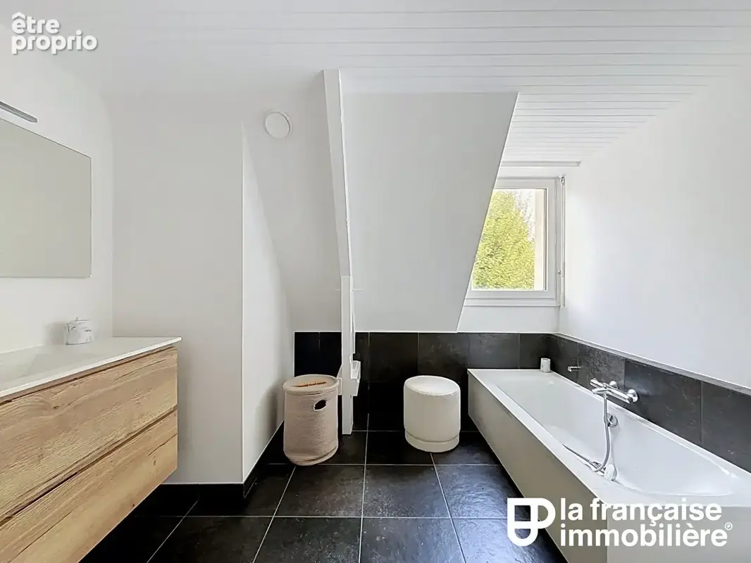 Maison familiale type 8 - beaux volumes - 4 chambres - grand jardin ouest - piscine chauffée - garage double - saint-grégoire - photo 10