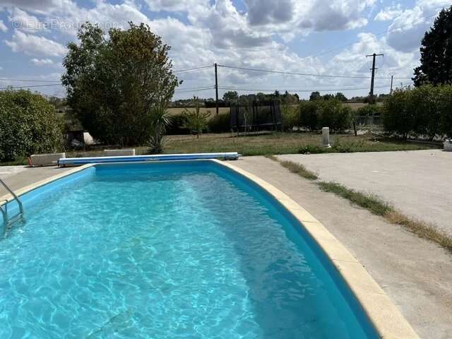 Grande maison et son terrain. Possibilité de 2 logements! - photo 2
