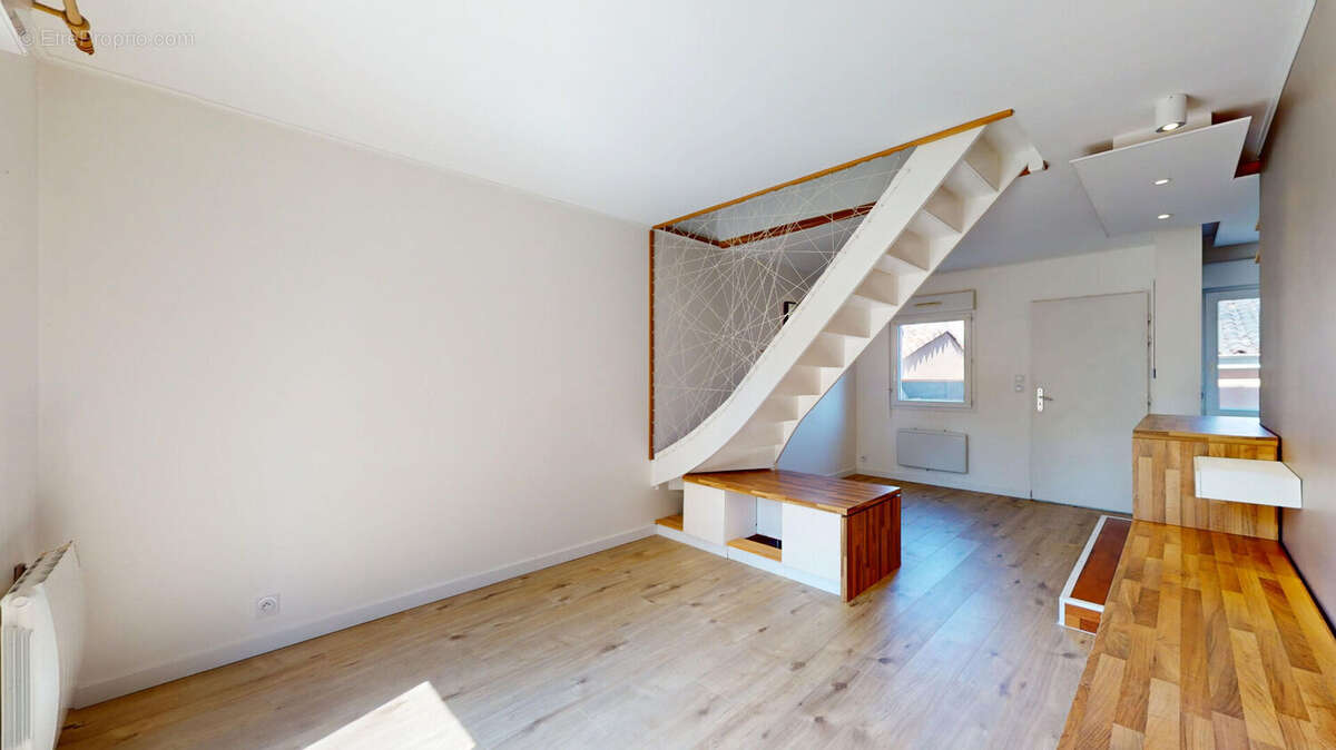 Maison T2 bis rénovée avec goût, jardinet, garage et buanderie - photo 7