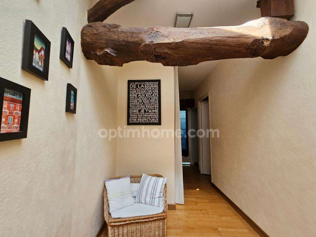 Maison charentaise de 232 m², 6 chambres, un bureau, piscine et un garage de 90 m² - LINARS (16) - photo 7