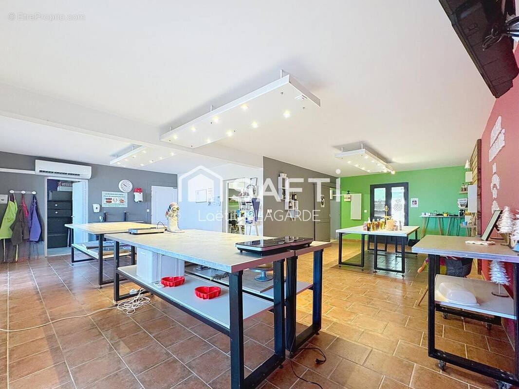 Photo 1 - Commerce à SAINT-PIERRE