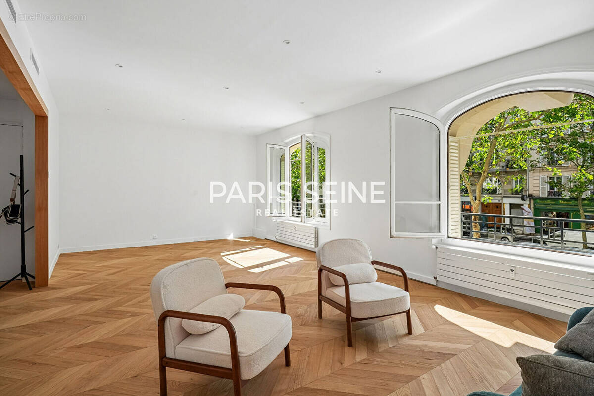 Appartement à PARIS-7E