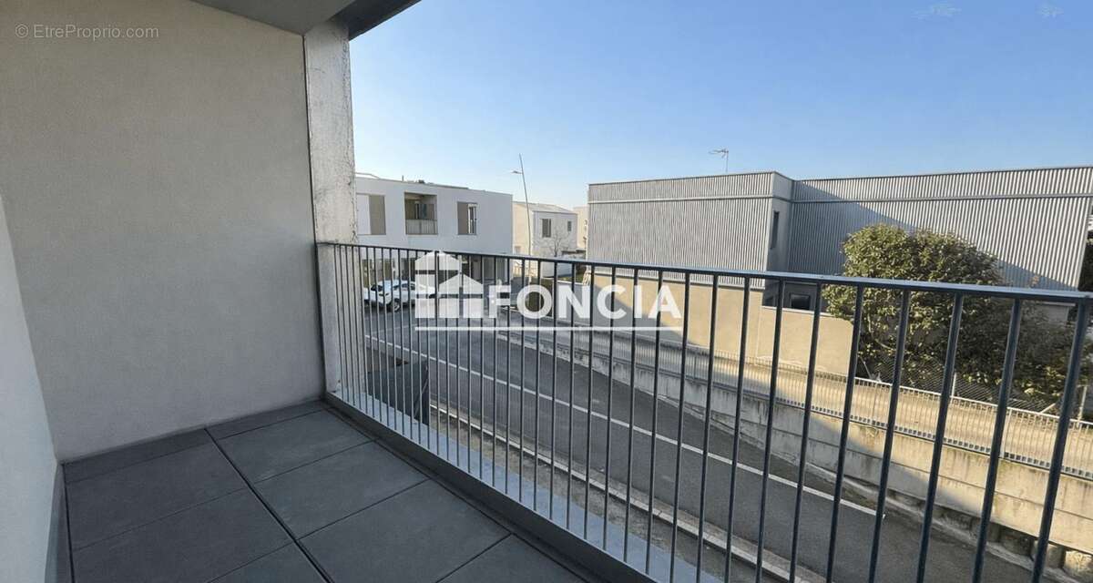 Appartement à BEAUZELLE