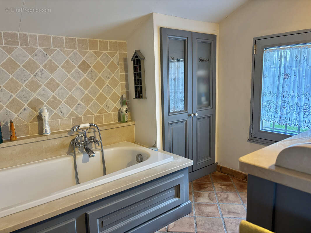 Mas rénové, avec cachet, 5 chambres sur 3500 m2 de terrain avec piscine - photo 11