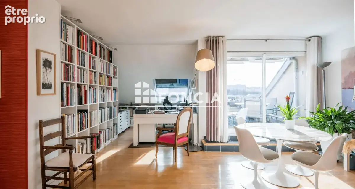 Rodez : dernier étage avec ascenseur, 4 chambres, deux terrasses, deux garages et deux caves - photo 3