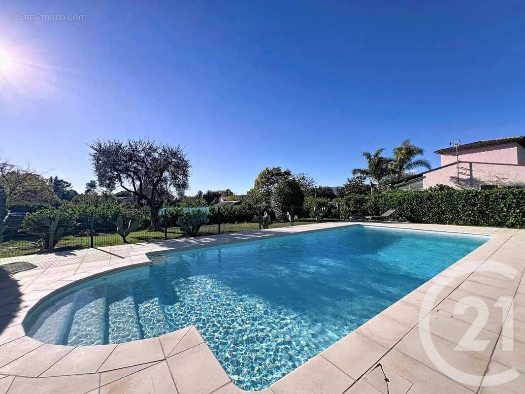 Appartement à MOUANS-SARTOUX