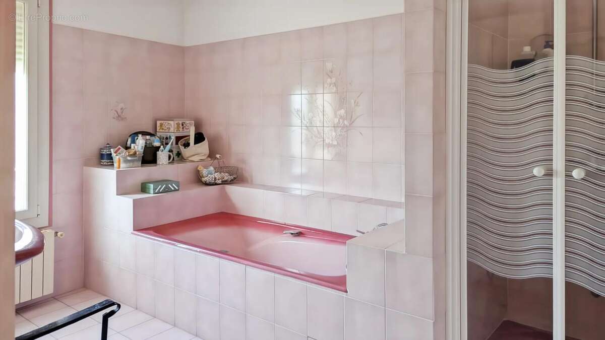 Maison à SAINT-LAURENT-DE-LA-SALANQUE