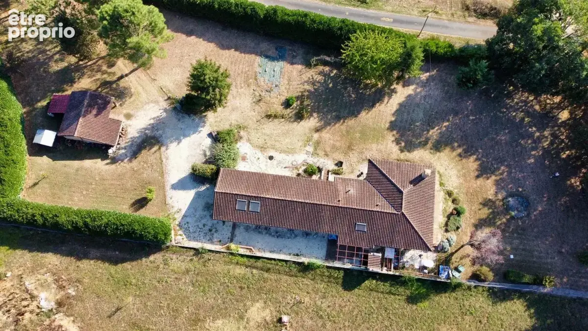 Journiac — Maison de plain-pied, séjour de 54 m² et atelier lumineux de 33 m² - photo 3