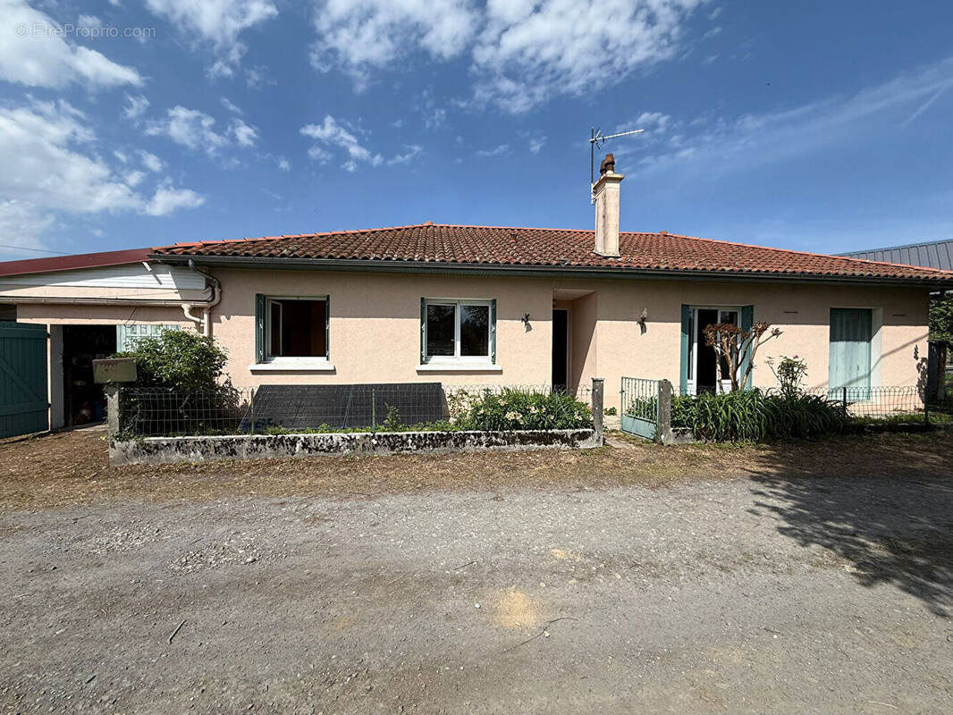 Maison à PONTACQ