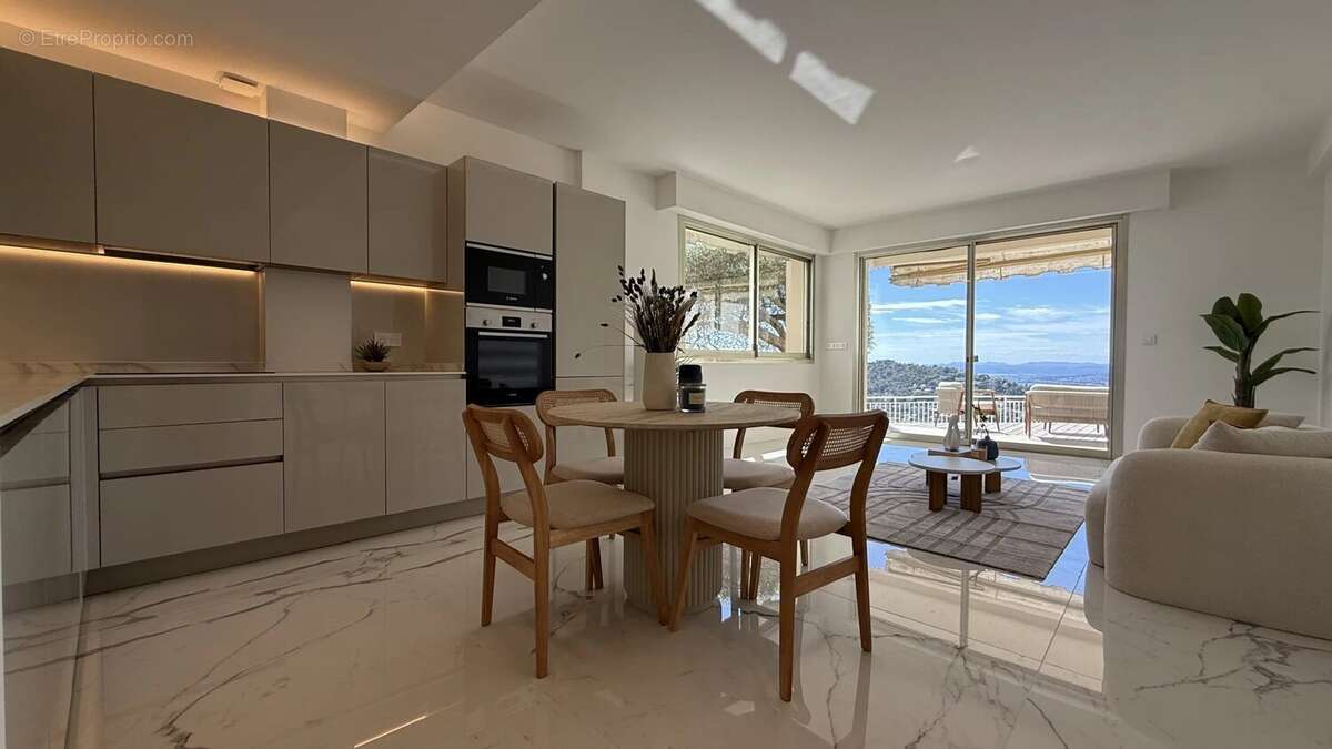 Villefranche-sur-Mer – Superbe 3 pièces rénové avec vue mer panoramique, vaste terrasse, garage et cave - photo 11